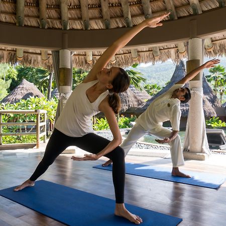Constance Ephelia Hotel Port Glaud Exterior foto A yoga class at the Four Seasons Resort