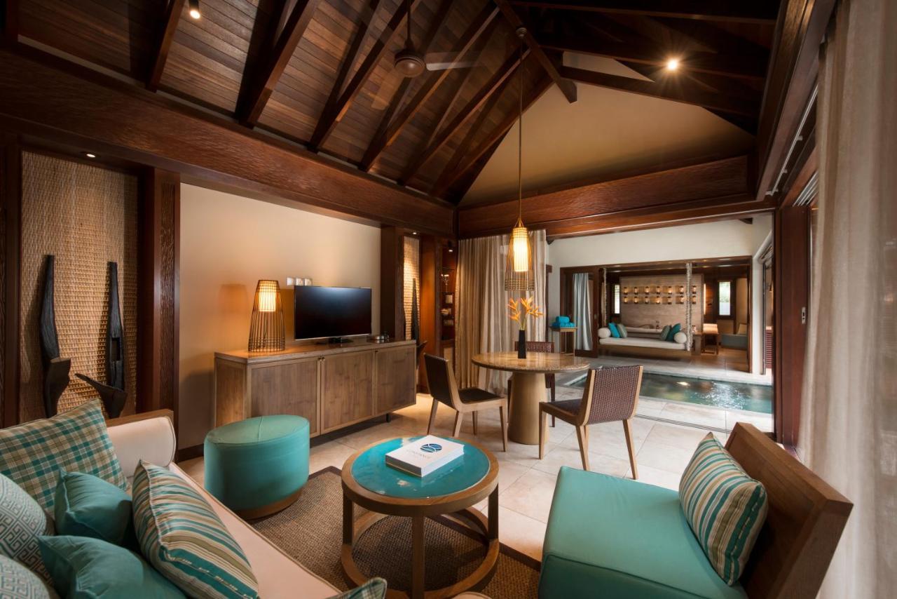 Constance Ephelia Hotel Port Glaud Exterior foto A living room in a villa at the resort