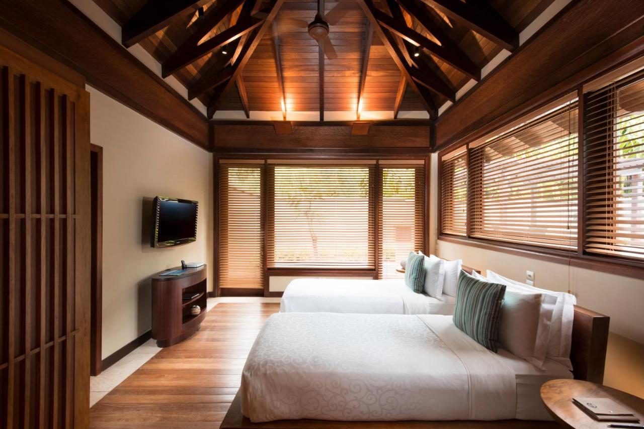Constance Ephelia Hotel Port Glaud Exterior foto A bedroom at The Residence, Phuket