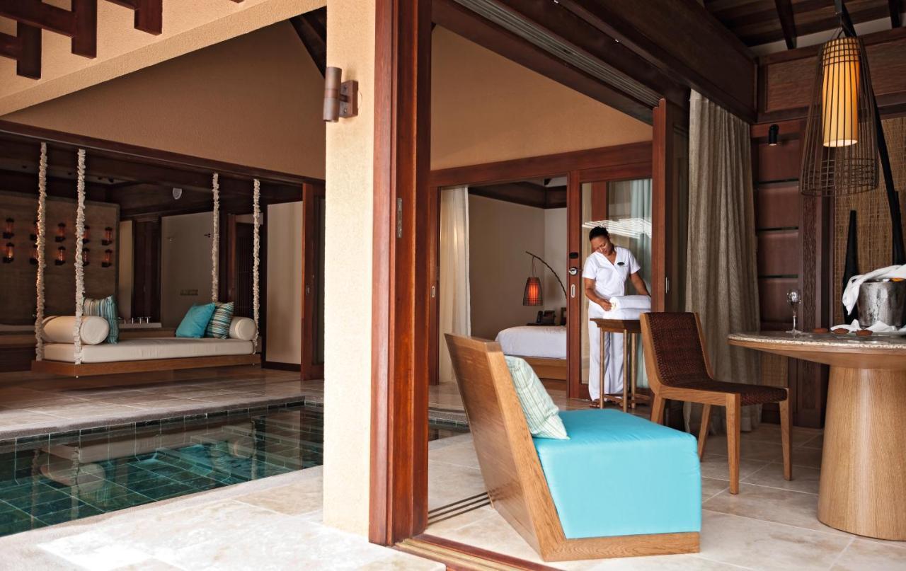 Constance Ephelia Hotel Port Glaud Exterior foto A pool villa at the resort