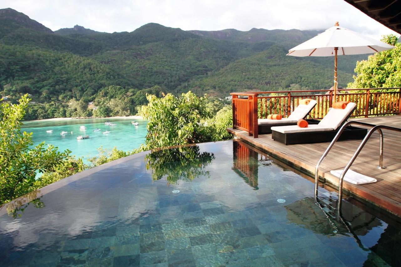 Constance Ephelia Hotel Port Glaud Exterior foto A pool at the resort