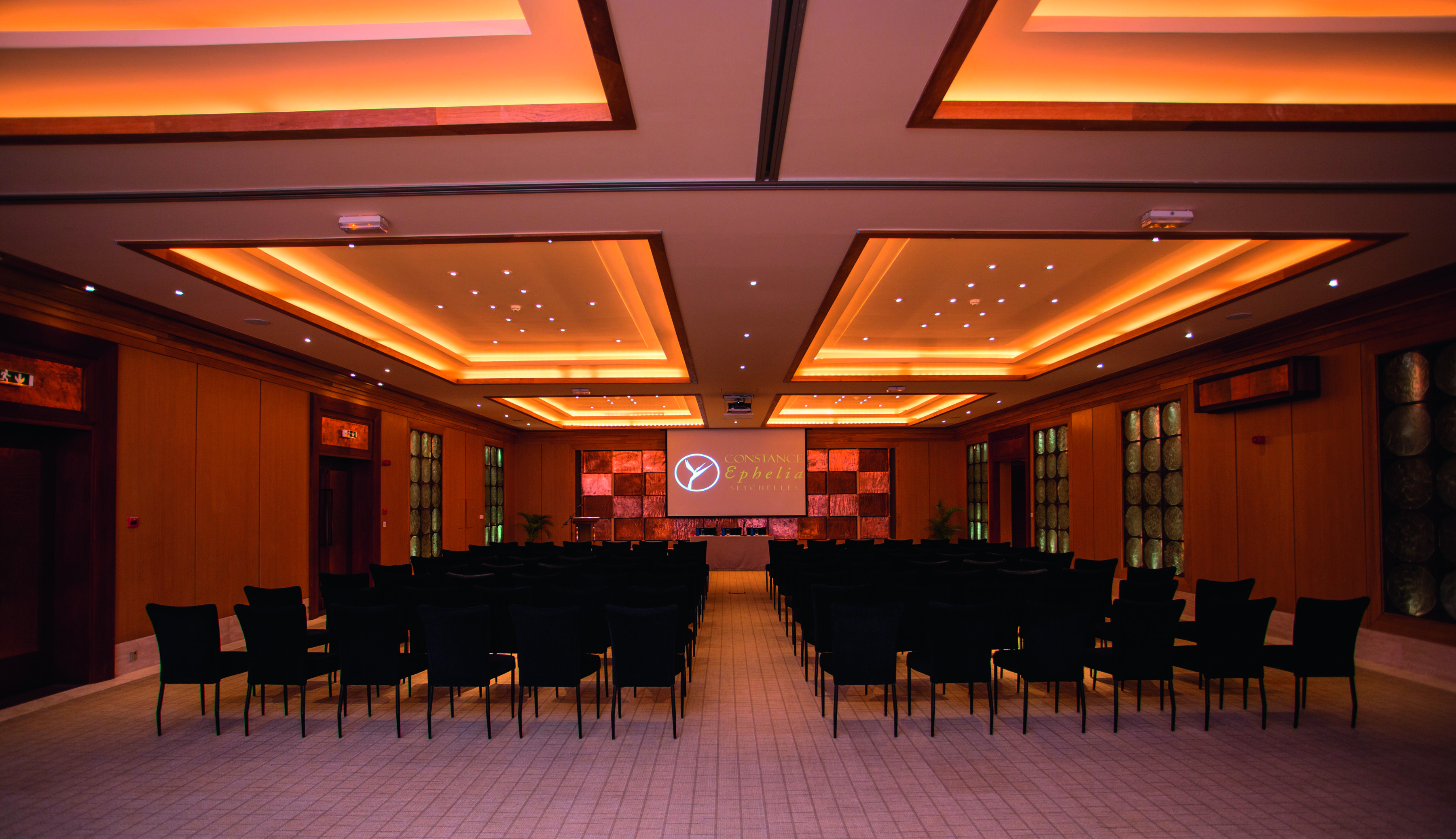 Constance Ephelia Hotel Port Glaud Exterior foto The ballroom