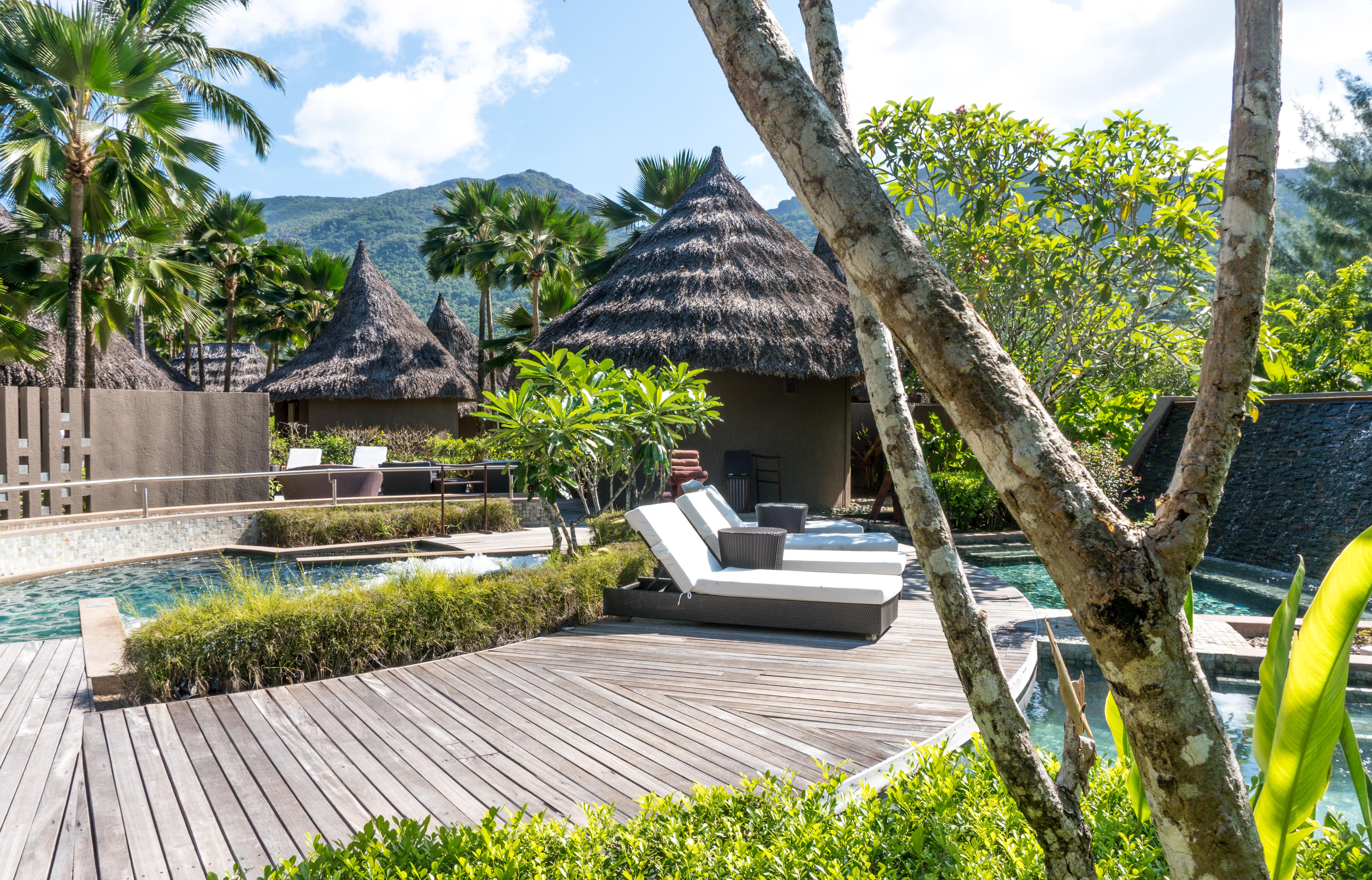 Constance Ephelia Hotel Port Glaud Exterior foto The resort's pool