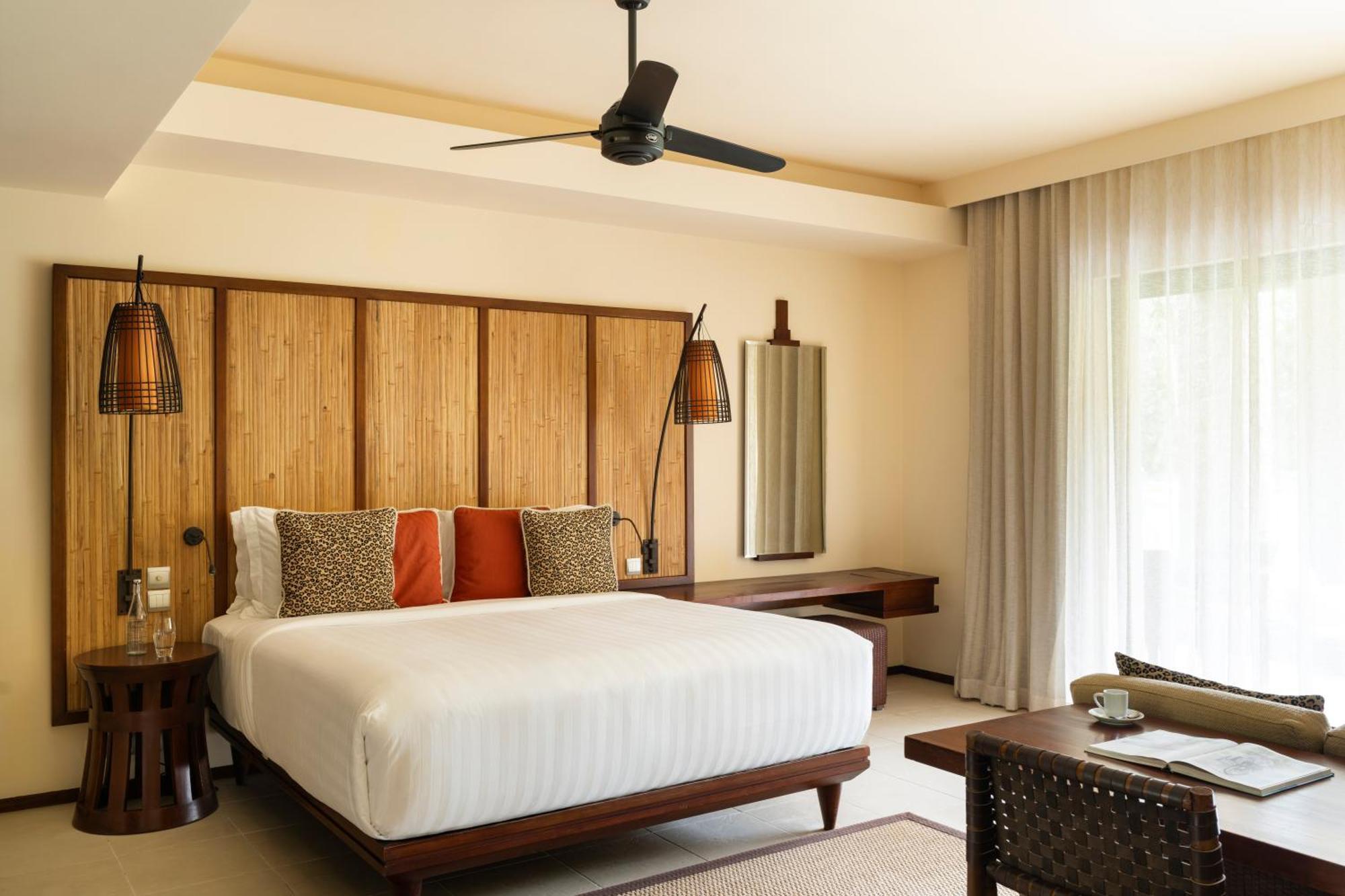 Constance Ephelia Hotel Port Glaud Exterior foto A bedroom at the resort