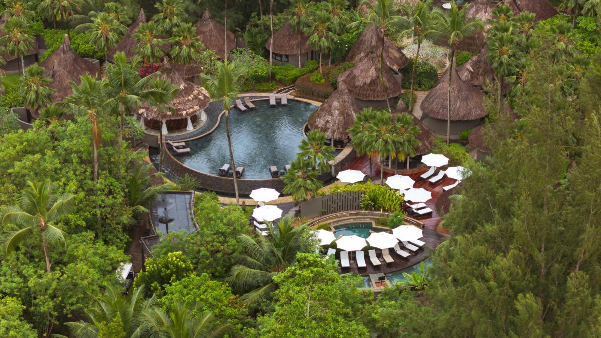 Constance Ephelia Hotel Port Glaud Exterior foto The resort's main pool