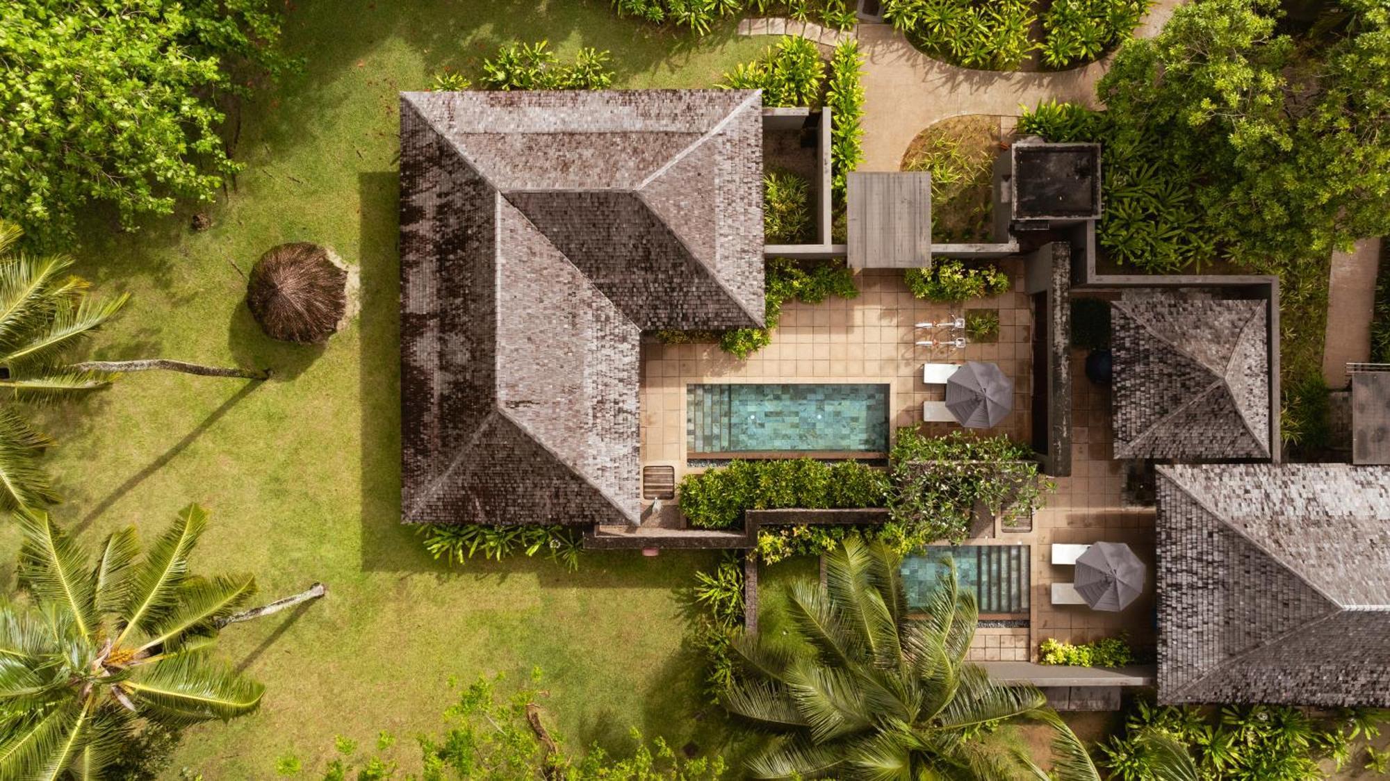 Constance Ephelia Hotel Port Glaud Exterior foto Aerial view of a villa