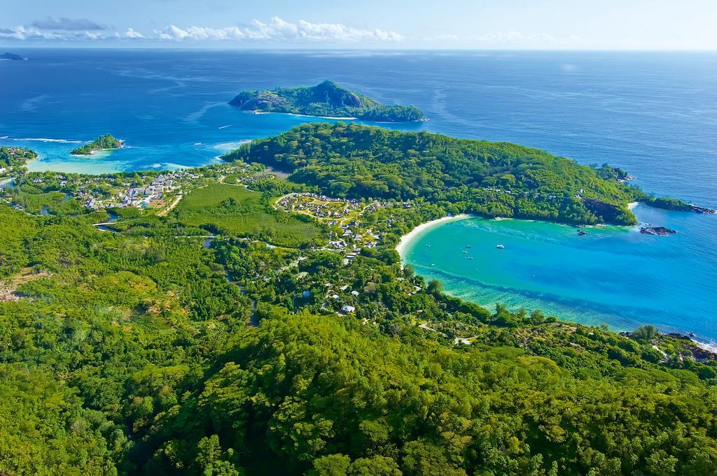 Constance Ephelia Hotel Port Glaud Exterior foto Aerial view of the island
